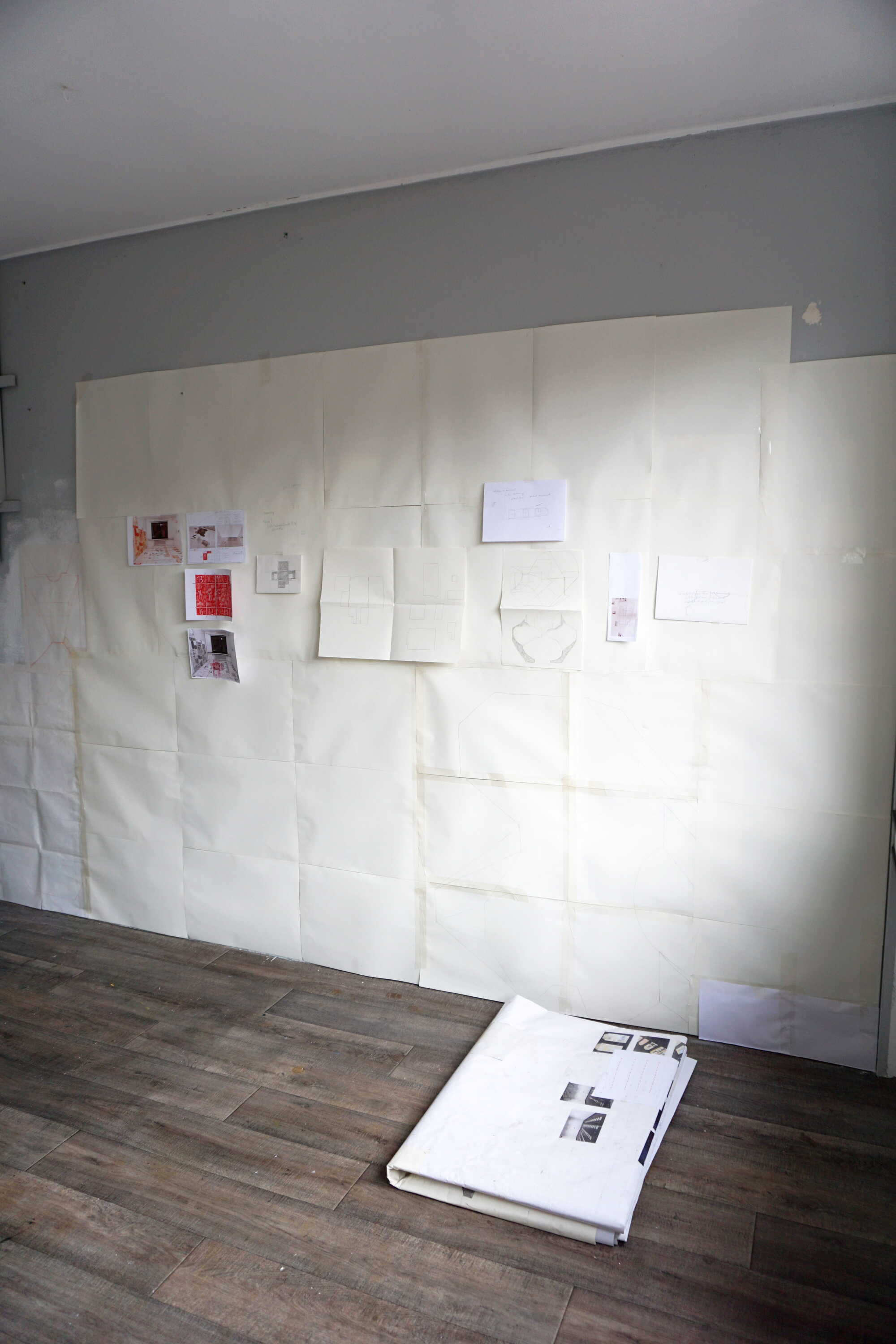 wall installation (spatial transportation) - wall paper with group of drawings / folded space on the floor